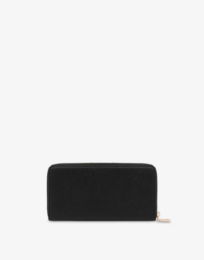Cartera con cremallera y logotipo con letras Cartera con cremallera y logotipo con letras