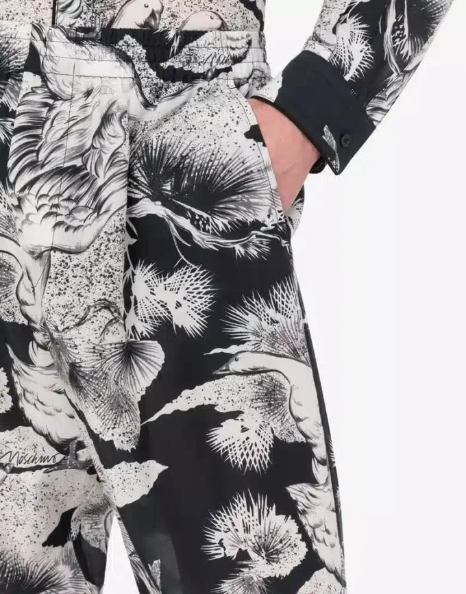 Pantalones ligeros de popelín de algodón con estampado de gansos Pantalones ligeros de popelín de algodón con estampado de gansos