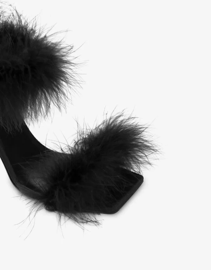 Sandalias de satén con plumas Sandalias de satén con plumas